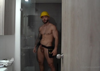 Jerking off in the shower – Builder role play – Oliver Colt (TheOliverColt)