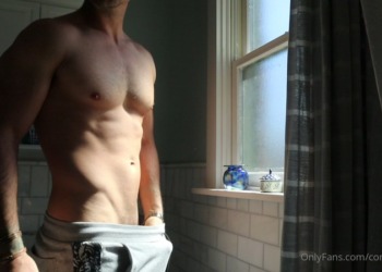 Early morning jerk off in the bathroom – Connor Murphy (connorfitness)